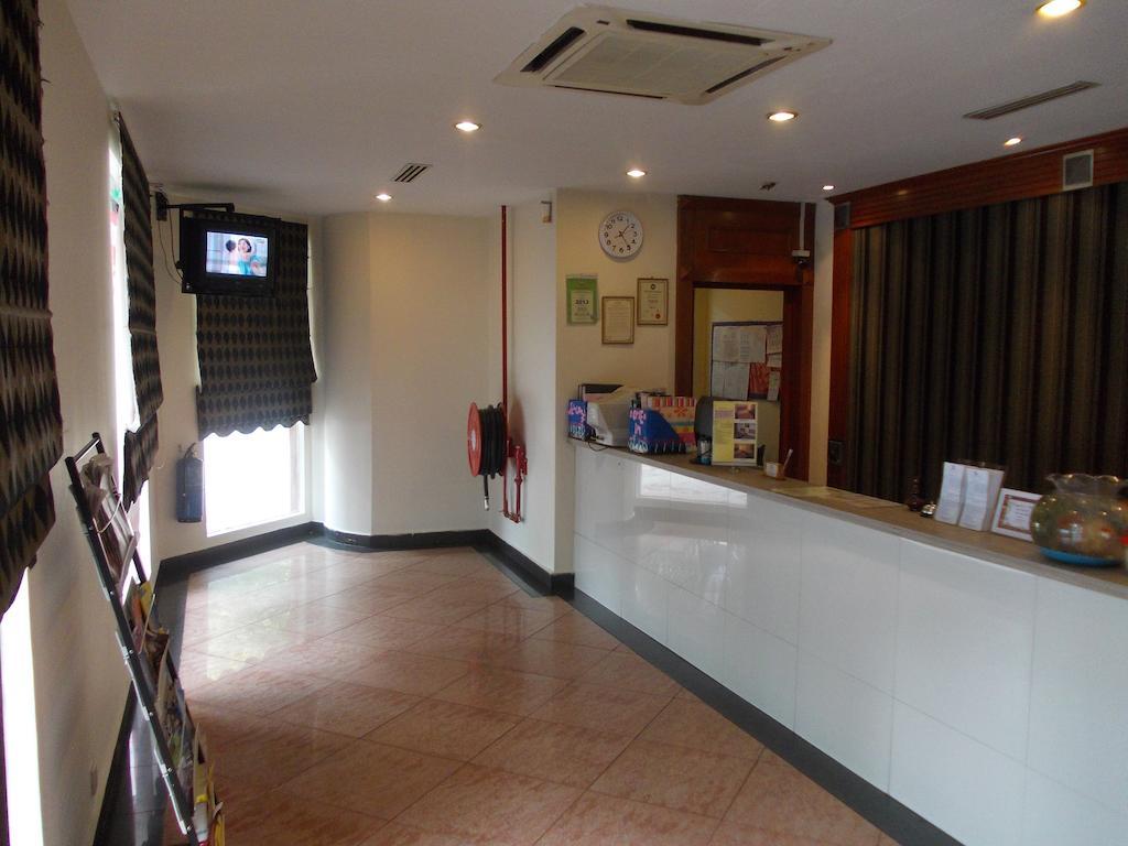 Hotel Sri Sutra Петалинг-Джая Экстерьер фото